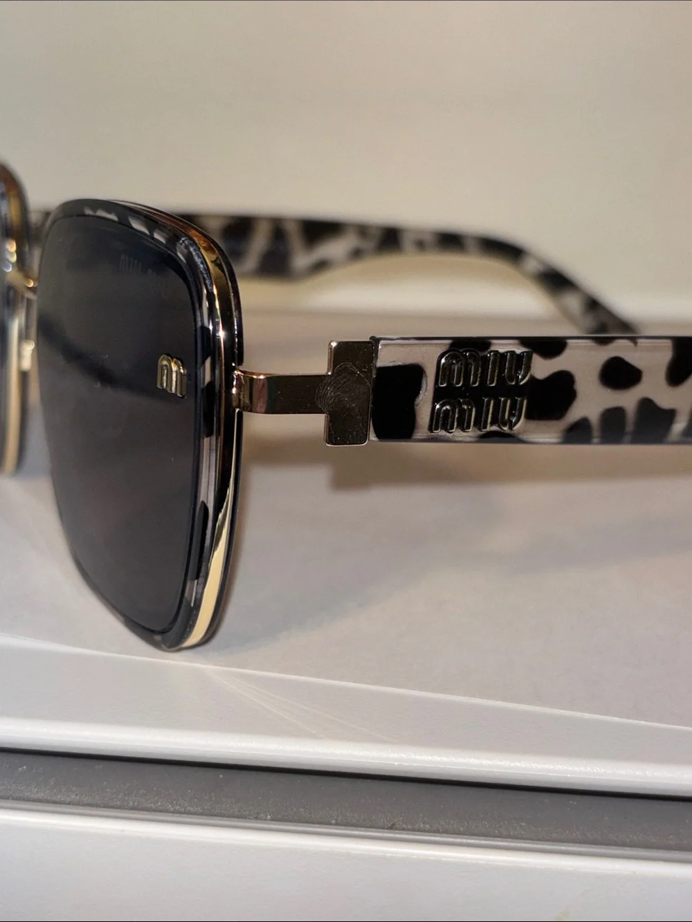 Square Tortoiseshell Sunglasses with Dark Gray Lenses
